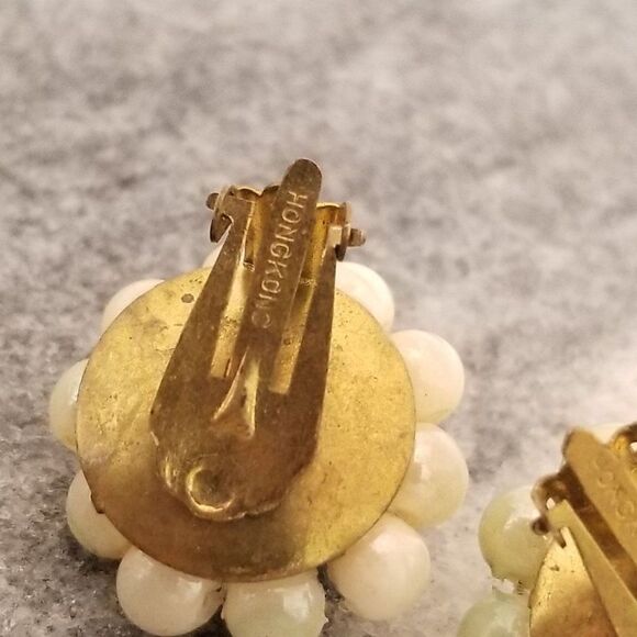 Vintage White and Gold Tone Beaded Cluster Clip On Earrings, Made in Hong Kong - Picture 3 of 6